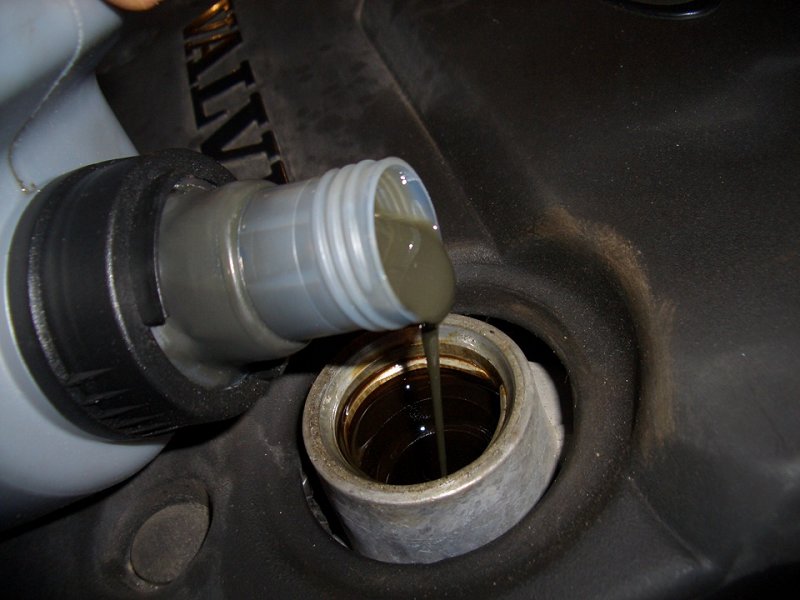 Моторное масло с добавкой молибдена: преимущества и недостатки