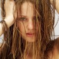 Жирные волосы: причины и лечение