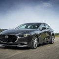 Названы рублевые цены на новый седан Mazda3