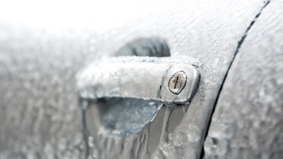 Что делать, если зимой замерзают двери и замки в автомобиле