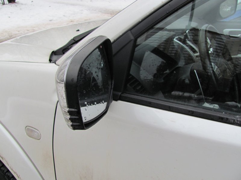 Почему многие автолюбители не складывают зеркала на парковке