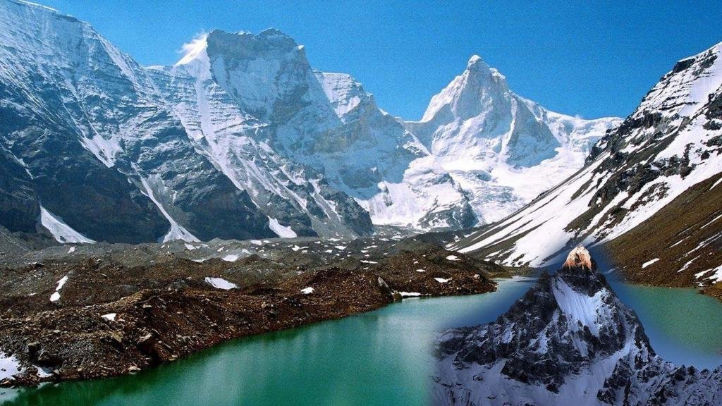 озеро в Гималаях