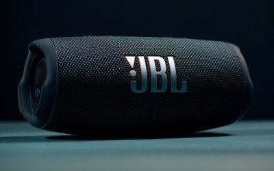 Обзор JBL Charge 5: красиво, громко, автономно